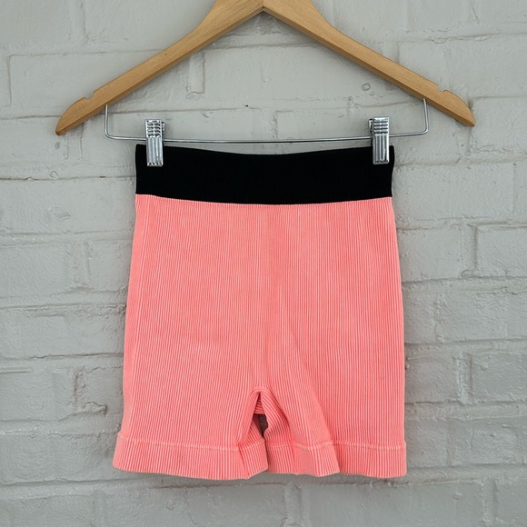 GUC Zenana Outfitters Not your Basic Seamless Short Size L / XL - Picture 1 of 6